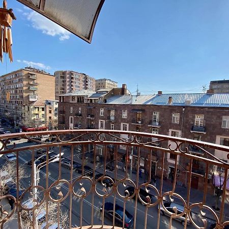 City Center Cute Flat 3 Rooms エレバン エクステリア 写真