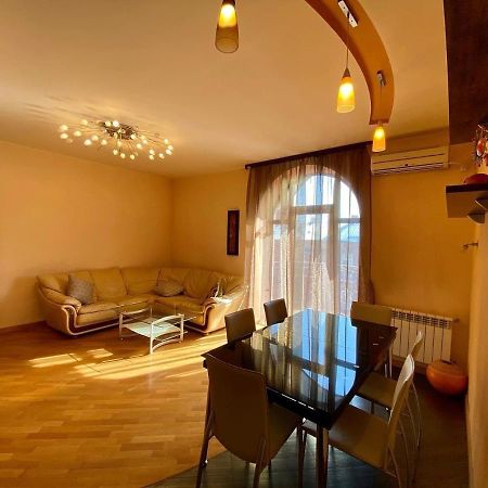 City Center Cute Flat 3 Rooms エレバン エクステリア 写真