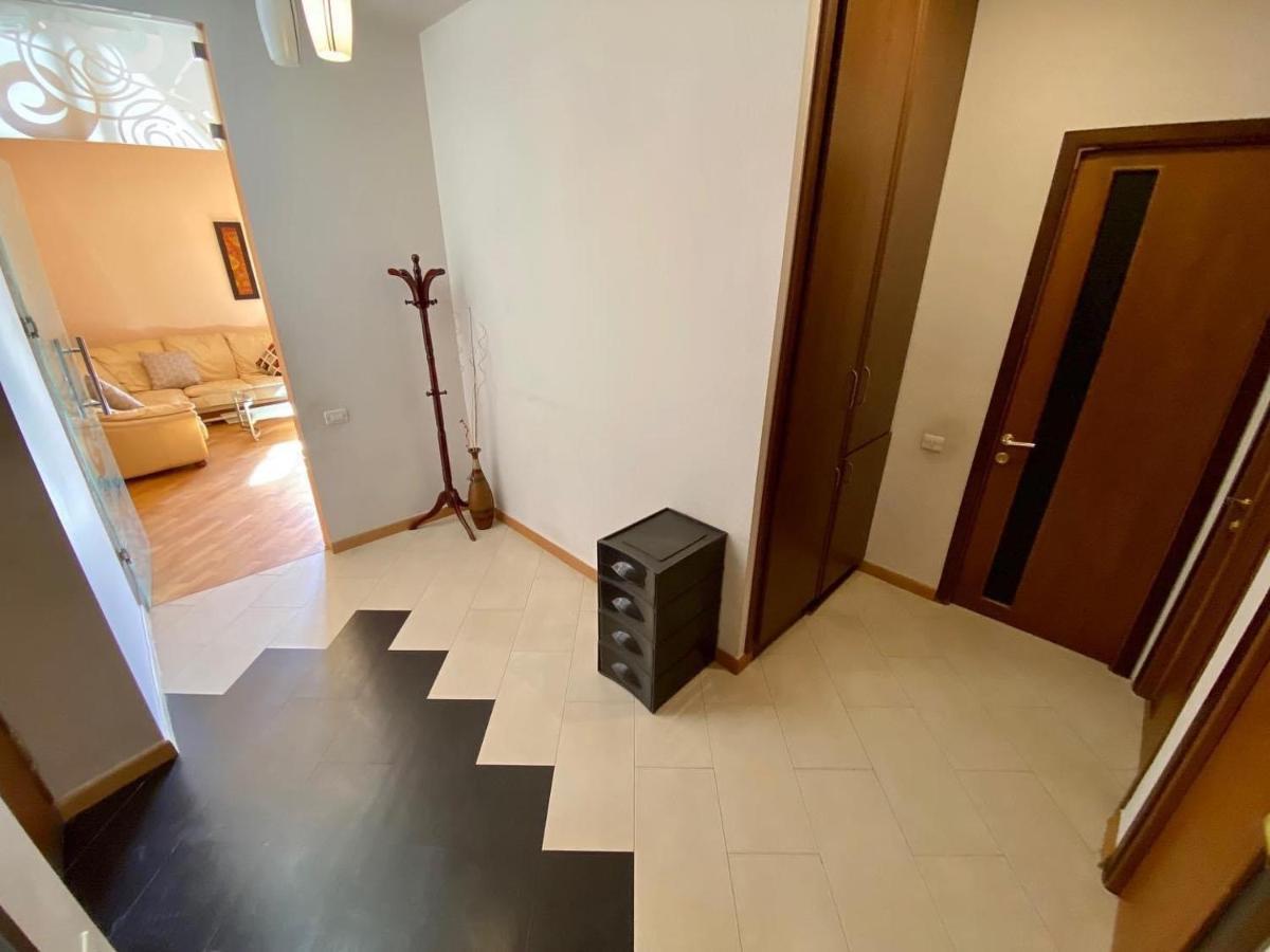 City Center Cute Flat 3 Rooms エレバン エクステリア 写真