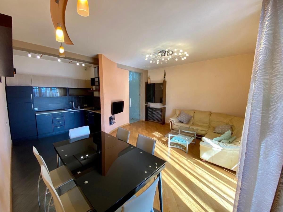 City Center Cute Flat 3 Rooms エレバン エクステリア 写真